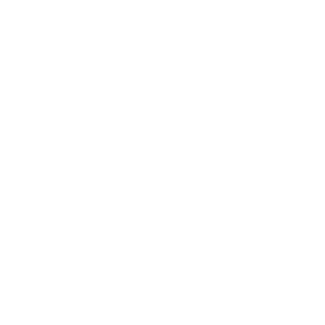 Junge Menschen fahren mit einem selbst gebauten Floß auf einem See. Copyright: teamspirit.events